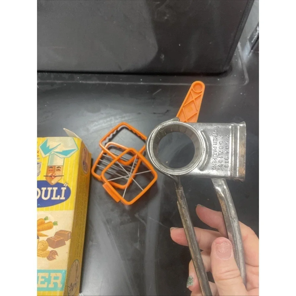 Vintage Mouli Handheld Rotary Grater in Original Damaged Box #21538